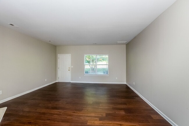 Photo - 8504 Old Potters Rd