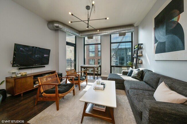Photo - 740 W Fulton St