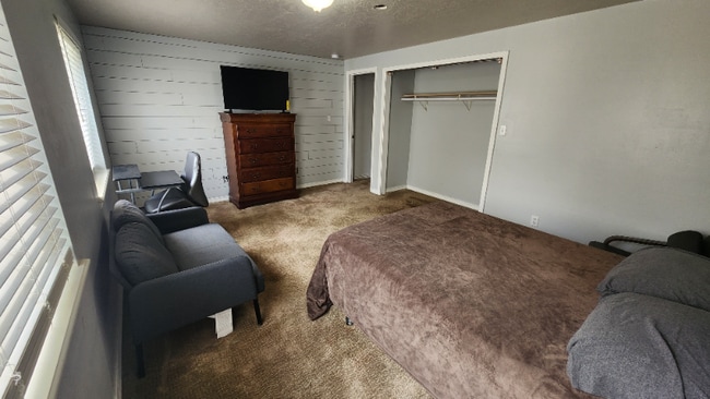 8543 Poison Oak Dr