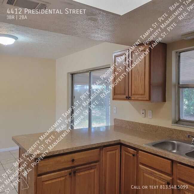 ***AVAILABLE FOR IMMEDIATE MOVE IN*** Rental For Rent in Seffner, FL