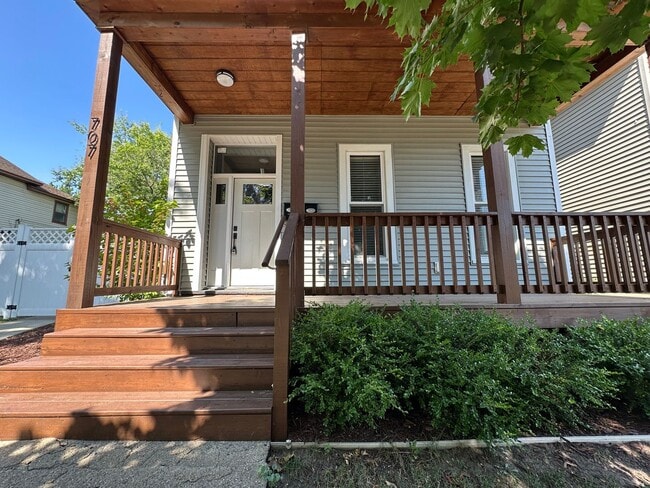 Photo - 707 Livingston Ave NE Townhome