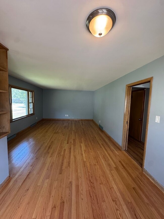 Photo - 3 bedroom, 2 bathrooms, 2 car garage-Ranch...
