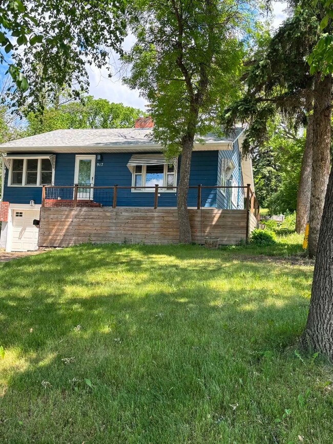 Photo - 917 2nd Pl NE