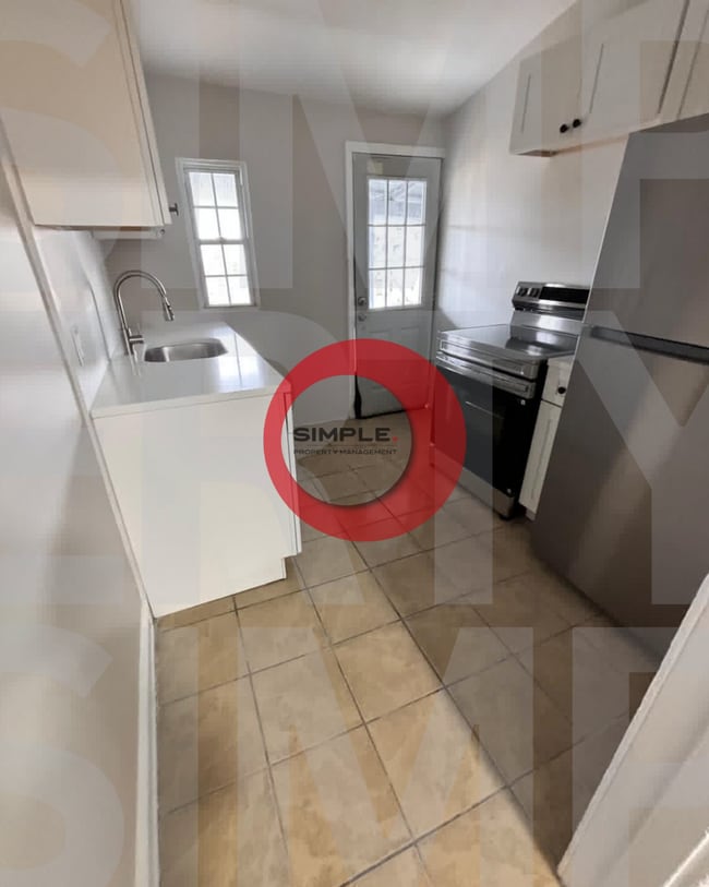 Building Photo - 230 N 4th St Unit Apartment 3