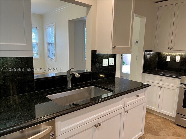 Photo - 570 Loretto Ave