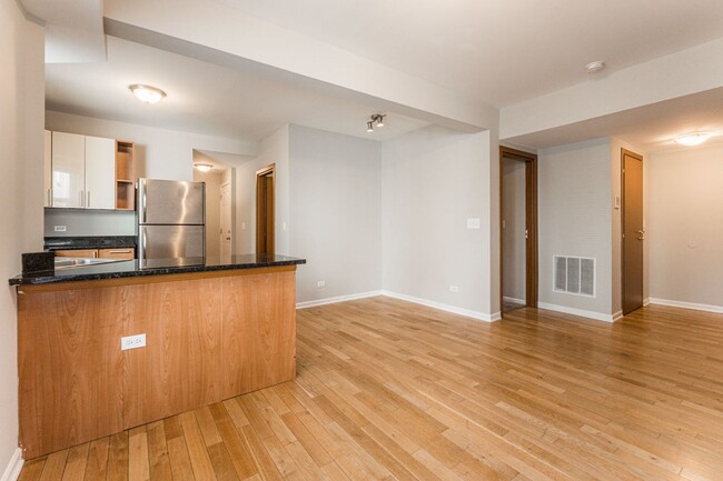 Photo - 6421 N Greenview Ave Condo Unit 1E