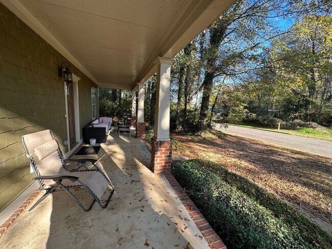 Photo - Three Bedroom Near Downtown