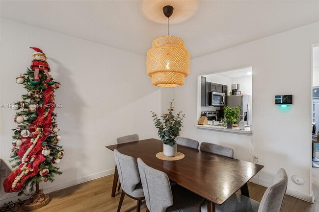 Photo - 476 NE 5th St