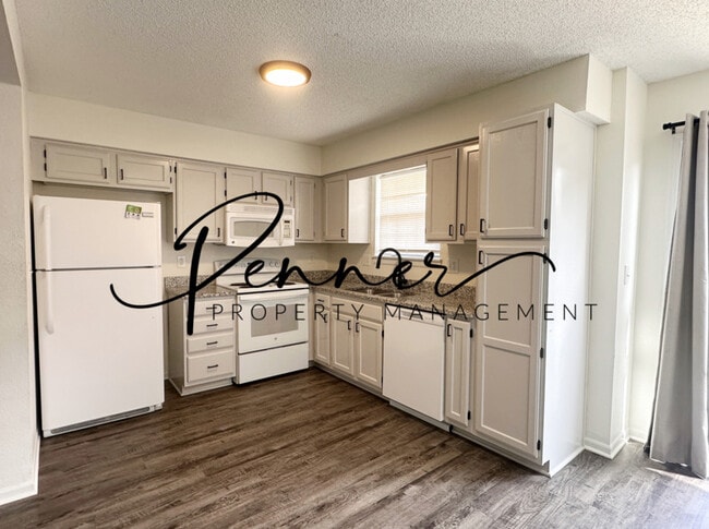 Photo - 201 NE Dogwood