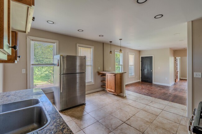 Photo - 908 W Hadley St