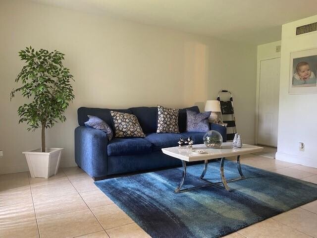 Photo - 4096 N Pine Island Rd Unidad 2110