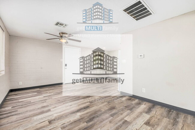 Photo - 1402 W Mercer Ln Unit 2