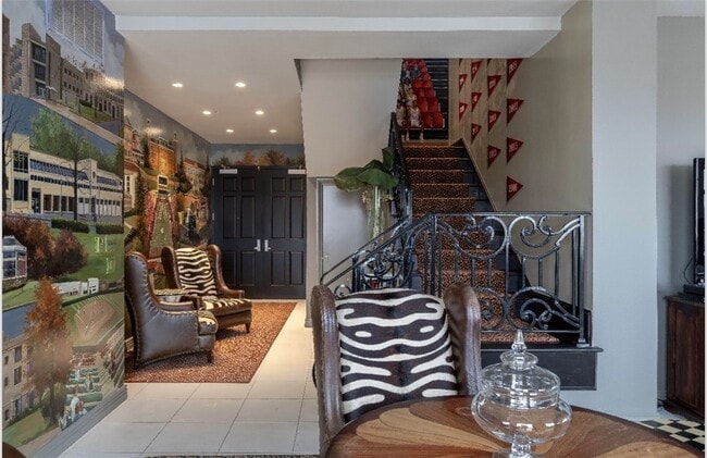 Building Photo - 401 W Watson St Unit 504