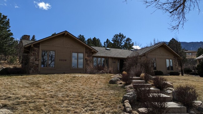 Beautiful 5 Bed, 3.25 Bath Broadmoor Home! - Beautiful 5 Bed, 3.25 Bath Broadmoor Home!