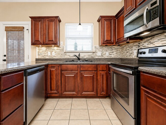 1252 N Cannondale Dr