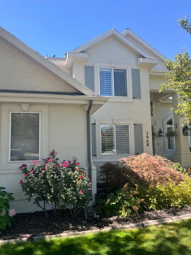 Building Photo - 7968 S Willow Cir