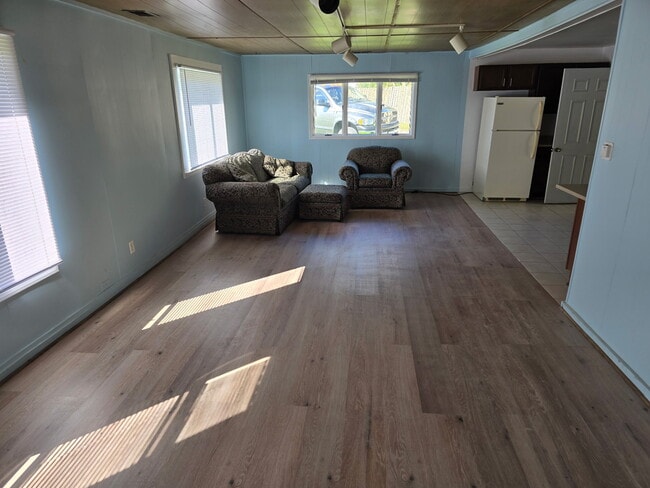 Building Photo - 15306 Gougar Rd Unit Studio plus Garage