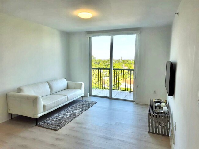 Photo - 8888 Collins Ave Unidad 512