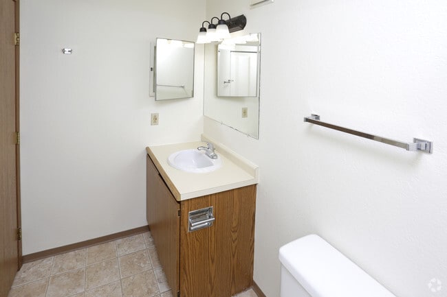 1BR, 1BA - 640 SF
