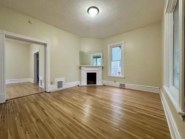 Building Photo - Beautiful 4 Bedroom, 2 Bath House for rent!!