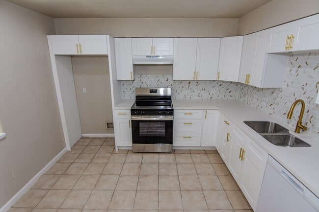 2611 Ashington Dr
