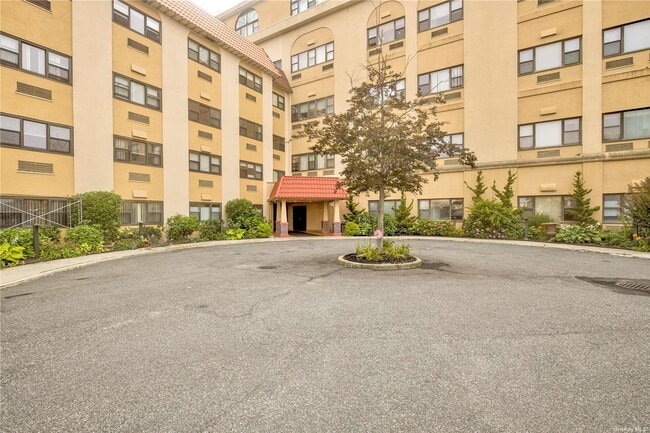 Photo - 185 W Park Ave Apartment Unit 109