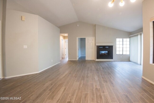 Photo - 321 E Fieldcrest Ln