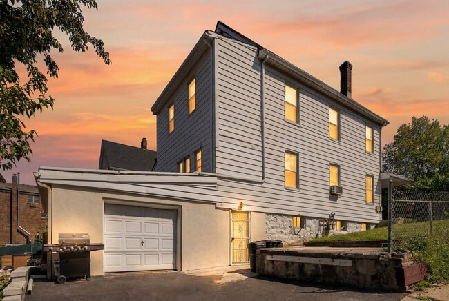 Building Photo - 539 Bergen Blvd Unit 2