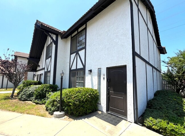 Photo - 2 bed, 1.5 bath in Riverside, CA!