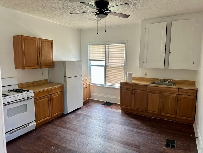 Photo - 208 Courtland St