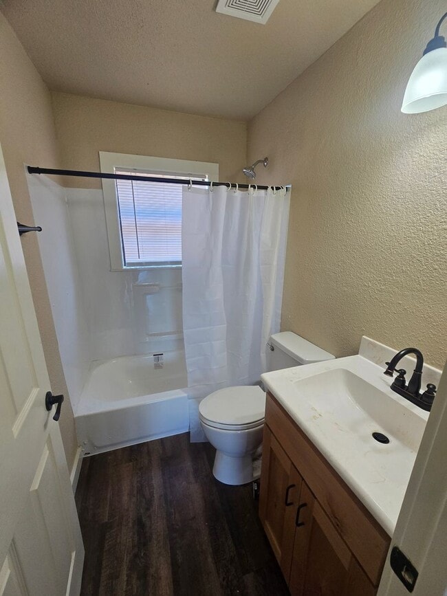 Photo - Modest in Mineral Wells
