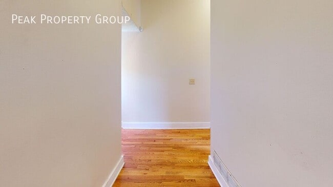 Photo - 1369 Summit St