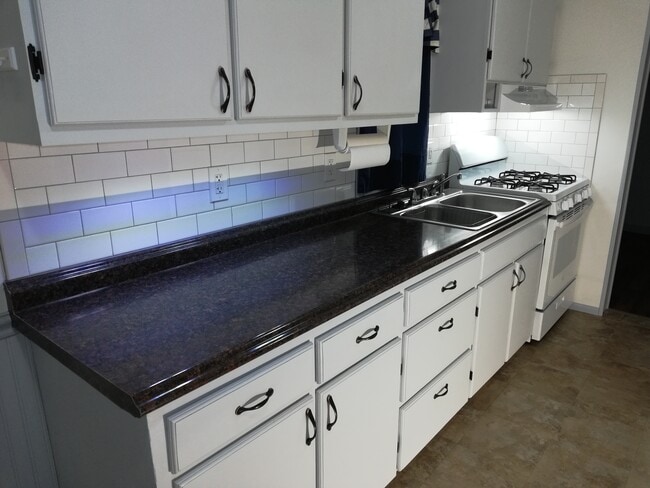 Building Photo - 11 N Wade Ave Unit 11 N Wade Ave