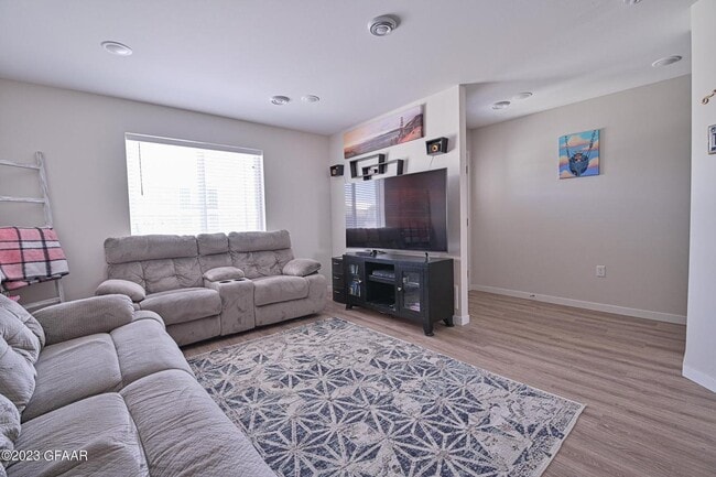 Photo - 809 Thames Ct