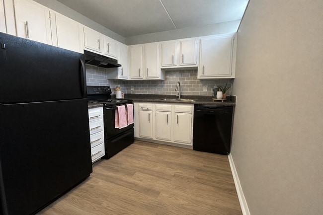 Canyon and Knox Landing Apartments