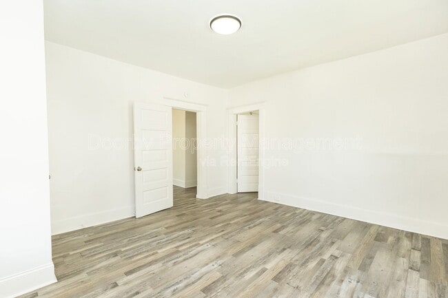 Photo - 3207 Curtis St