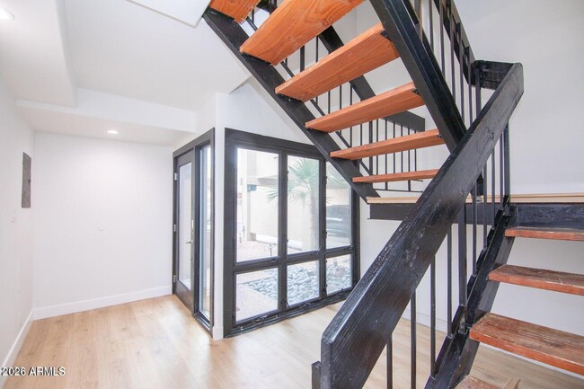 Photo - 5621 N 79th St