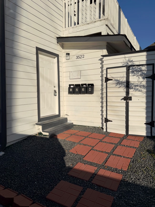 Building Photo - 3522 Beauchamp St Unit 1