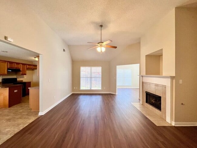 Quaint 2/2 in Gated Olive Branch Community!
