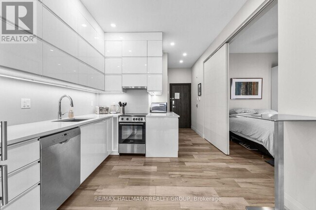 Photo - 201 MacLaren St Unit 2
