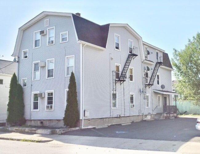 Photo - 22-24 Lawn Avenue - Unit #1R Unidad #1R