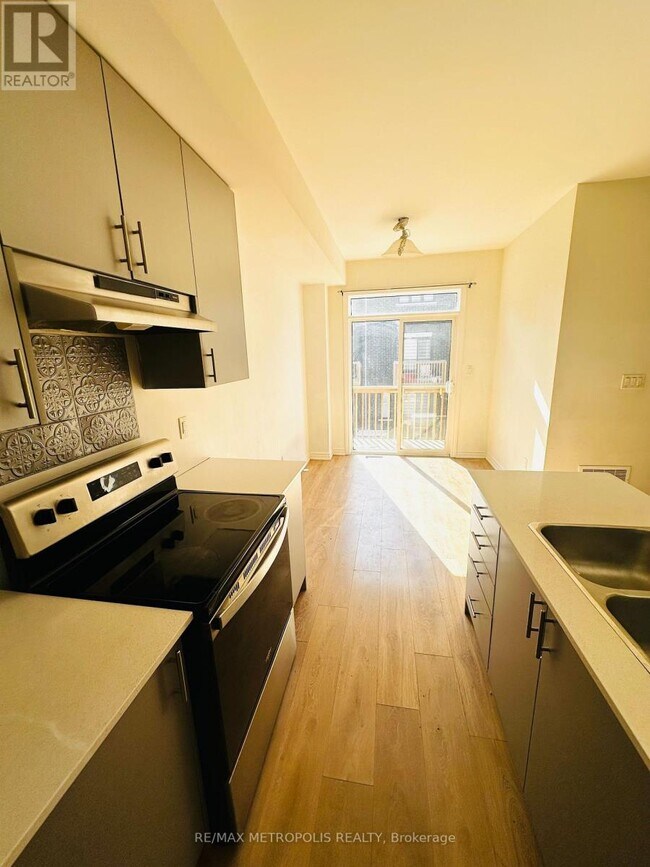 Photo - 783 Kootenay Path