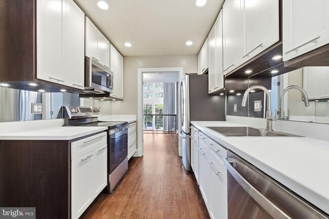 Photo - 3919 Georgetown Ct NW