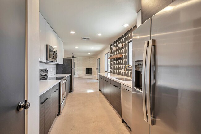 Photo - 6-Bedroom, 3-Bath Tempe Home with Pool, Bar & Prime Location