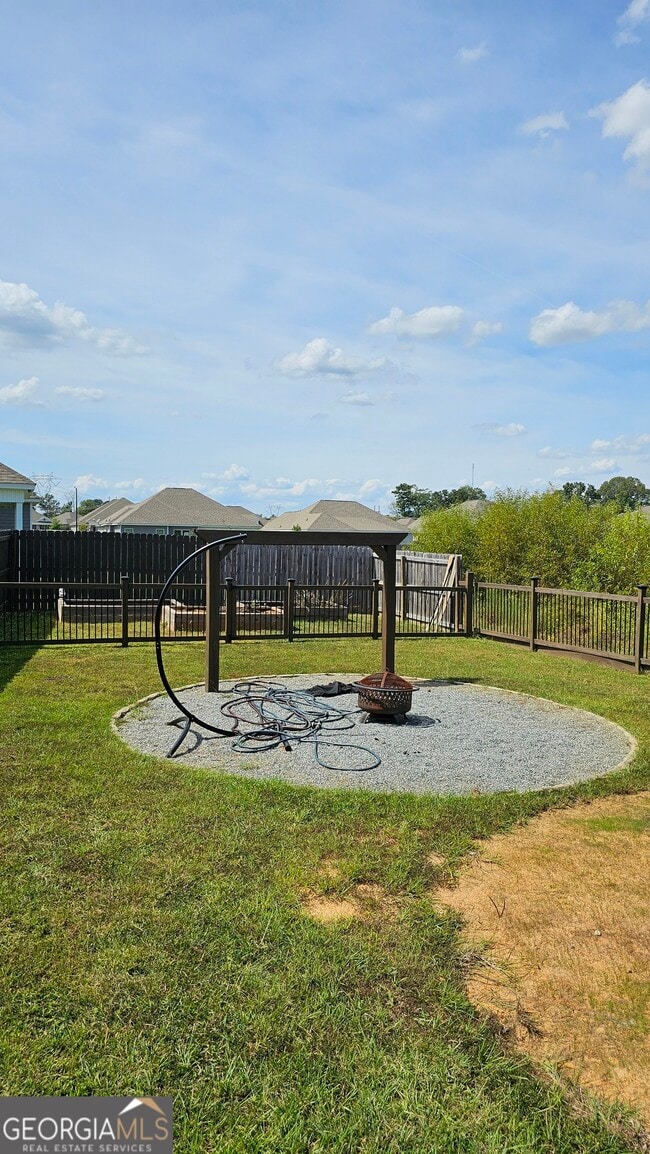 Photo - 208 Huxley Ter