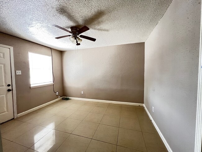 Photo - 14039 Eagle Pass St