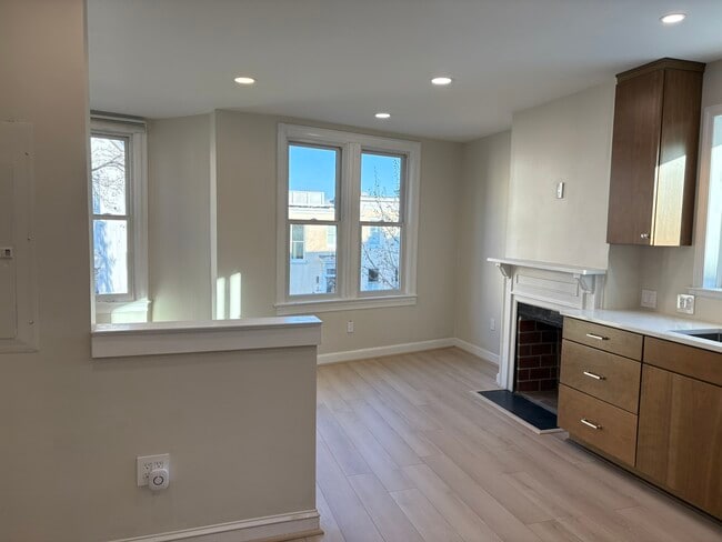 Sunlit, treetop views - 1514 31st St NW Unit 1514