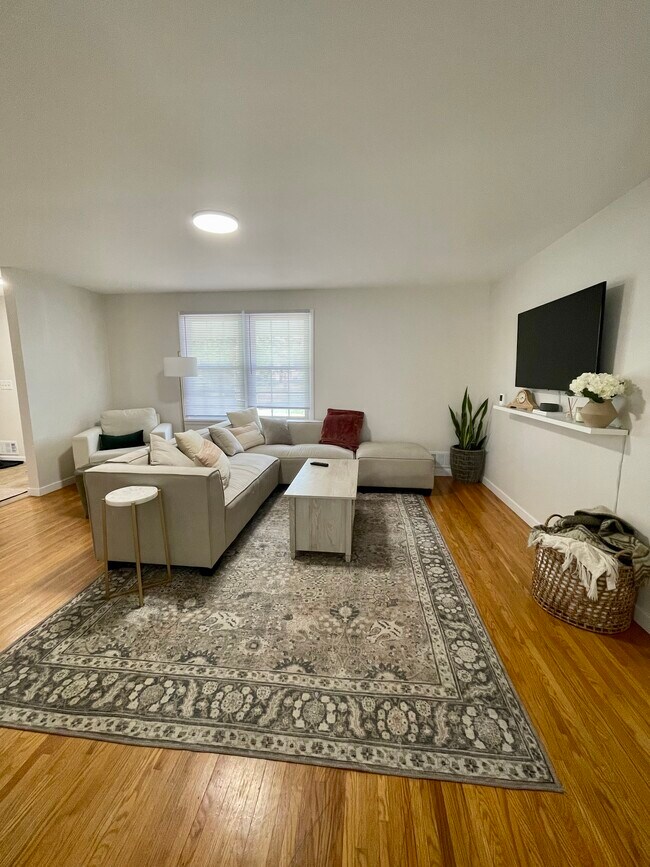 Kitchen opens to living area - 2591 Buffalo Rd Unidad 1