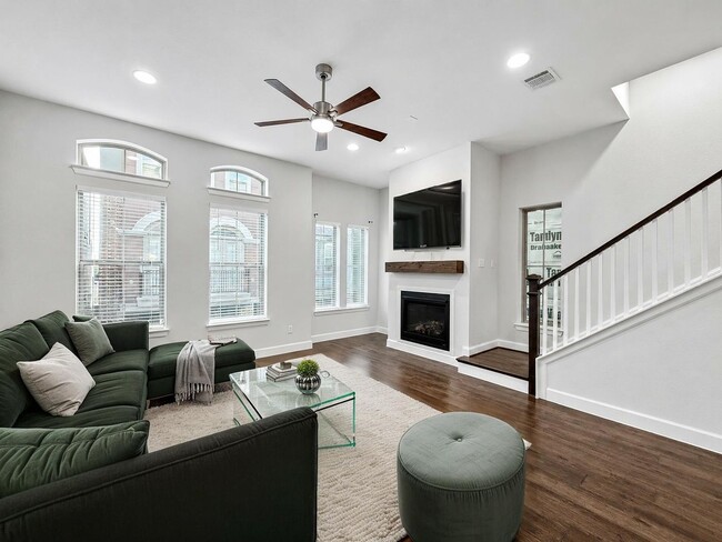 Photo - City Living with Skyline Views!