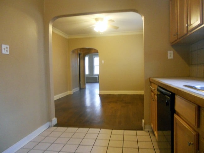 Kitchen - 5319 W Giddings St Unit 1